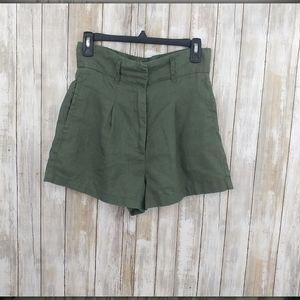 Artisan NY Olive Green Shorts Size 4. G127